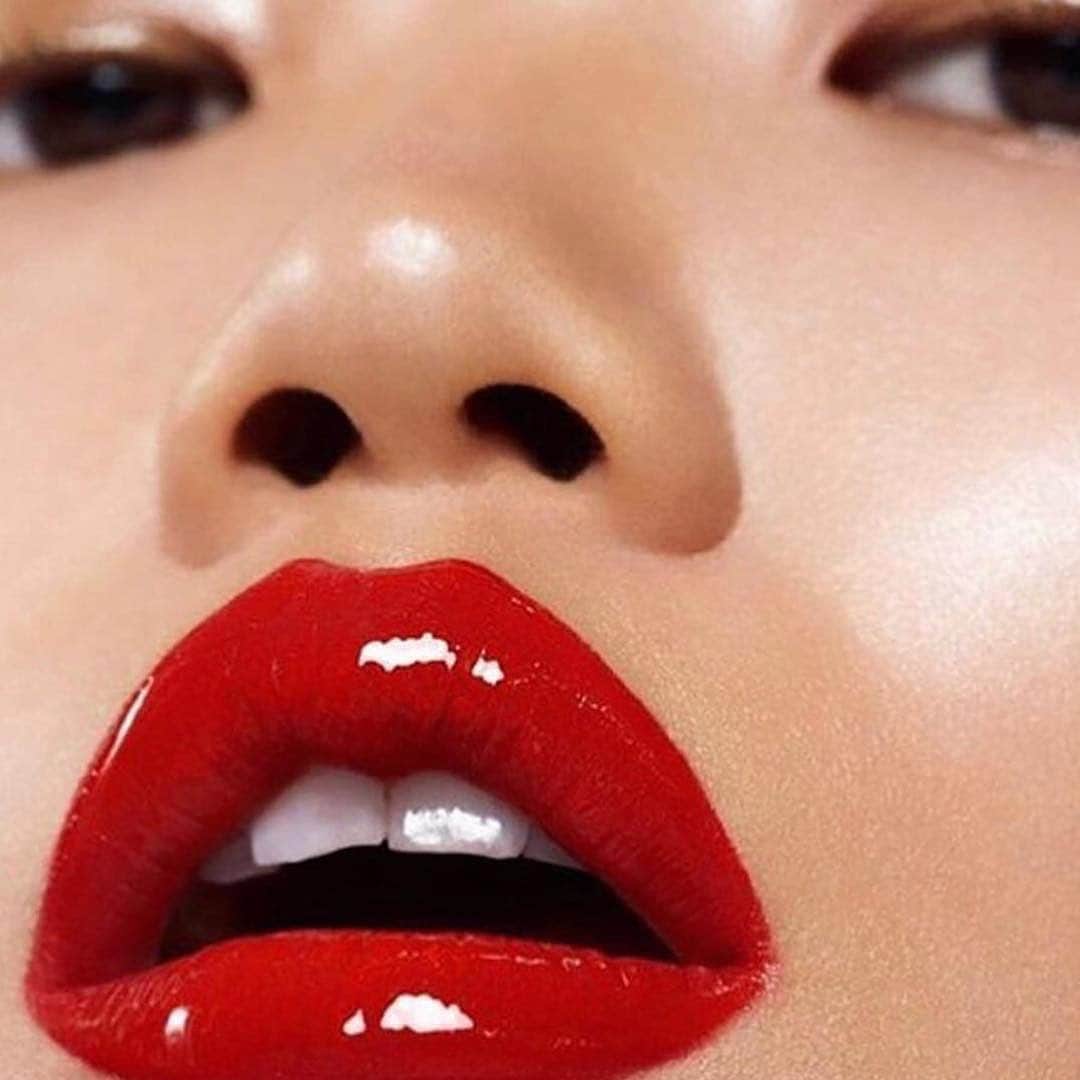 M·A·C Cosmetics UK & Irelandさんのインスタグラム写真 - (M·A·C Cosmetics UK & IrelandInstagram)「When Ruby Woo is your Boo💁⁠ PVC lips just in time for valentines...⁠ ❤️Lipstick in Ruby Woo⁠ ❤️Lipglass in Clear⁠ ❤️Lip Pencil in Cherry⁠  Regram @lanslondon⁠ #MACCosmeticsUK #MACCosmetics #MACValentinesDay #ValentinesDay #MACLipstick #RedLipstick #RubyWoo⁠」2月10日 4時03分 - maccosmeticsuk