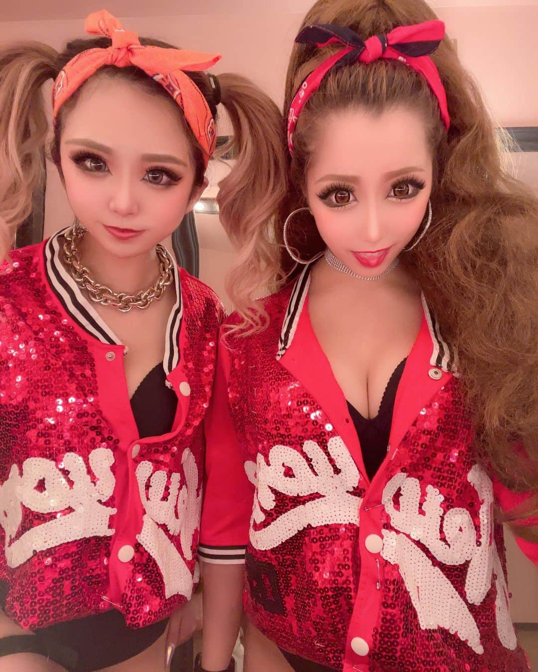 Momokaさんのインスタグラム写真 - (MomokaInstagram)「きらきらユニフォーム❤️🧡 こんなに髪の毛長かったらなー ていつも思うんだけど伸びない  #札幌新名所 #ウタゲサッポロ #札幌クラブ #クラブ #ナイトクラブ #札幌 #すすきの #夜遊び #クラブ #utagesapporo #newopen #susukino #sapporo #hokkaido #nightclub #nightout #nightlife #allmix #club #party #event #gogodancer #ギャル #この加工 #この顔になりたい」2月10日 4時03分 - momoka__utage