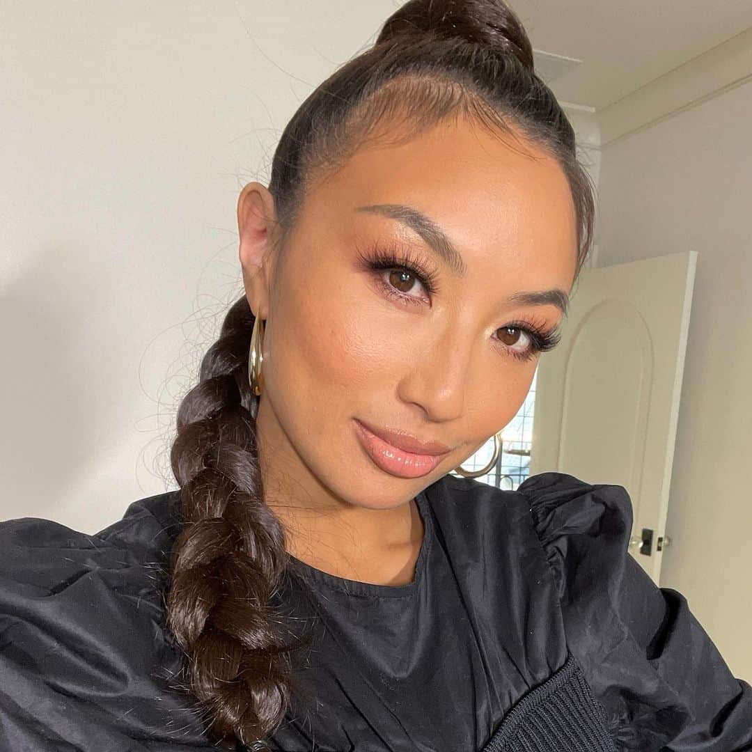 LORACのインスタグラム：「#repost @artistrybystephen_  peachy glam vibes for @thejeanniemai in LUX Diamond Golden Hour Palette   Hair @kristenwhiteimagery   #LORAC #LORACCosmetics」