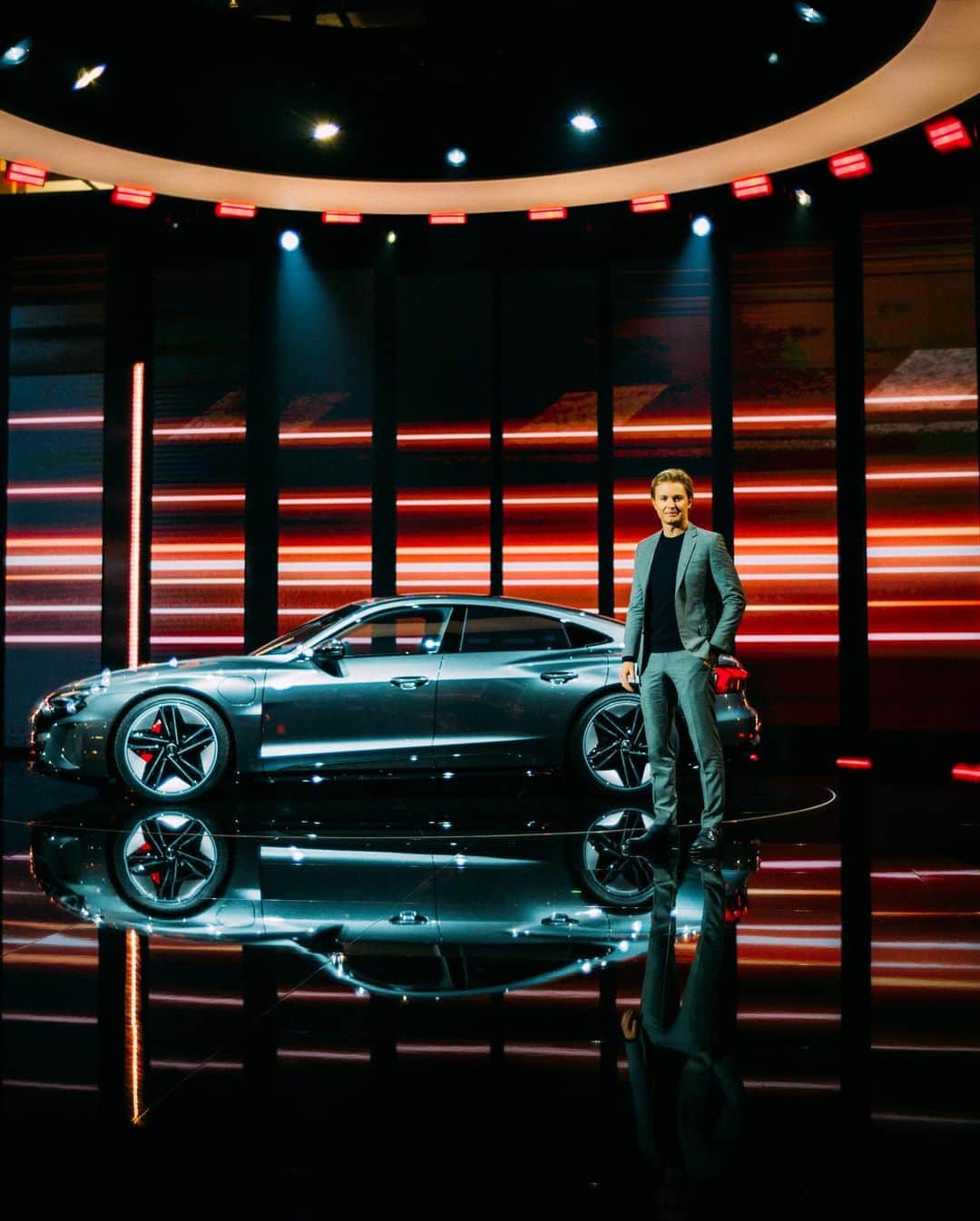 ニコ・ロズベルグさんのインスタグラム写真 - (ニコ・ロズベルグInstagram)「Tonight’s World Premiere: High-performance e-mobility for public roads! ⚡️I’m fascinated by the technology and the design of the new Audi RS e-tron GT – let me know your thoughts below!   ...stay tuned for my exclusive behind the scenes vlog testing the performance on the track – going live on Thursday!!🙌  #etronGT #FutureIsAnAttitude」2月10日 4時05分 - nicorosberg