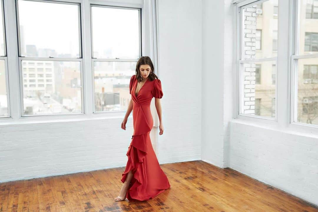 サッチン+バビのインスタグラム：「Valentine’s Day is right around the corner... Make it special by shopping our favorite red looks ❤️」