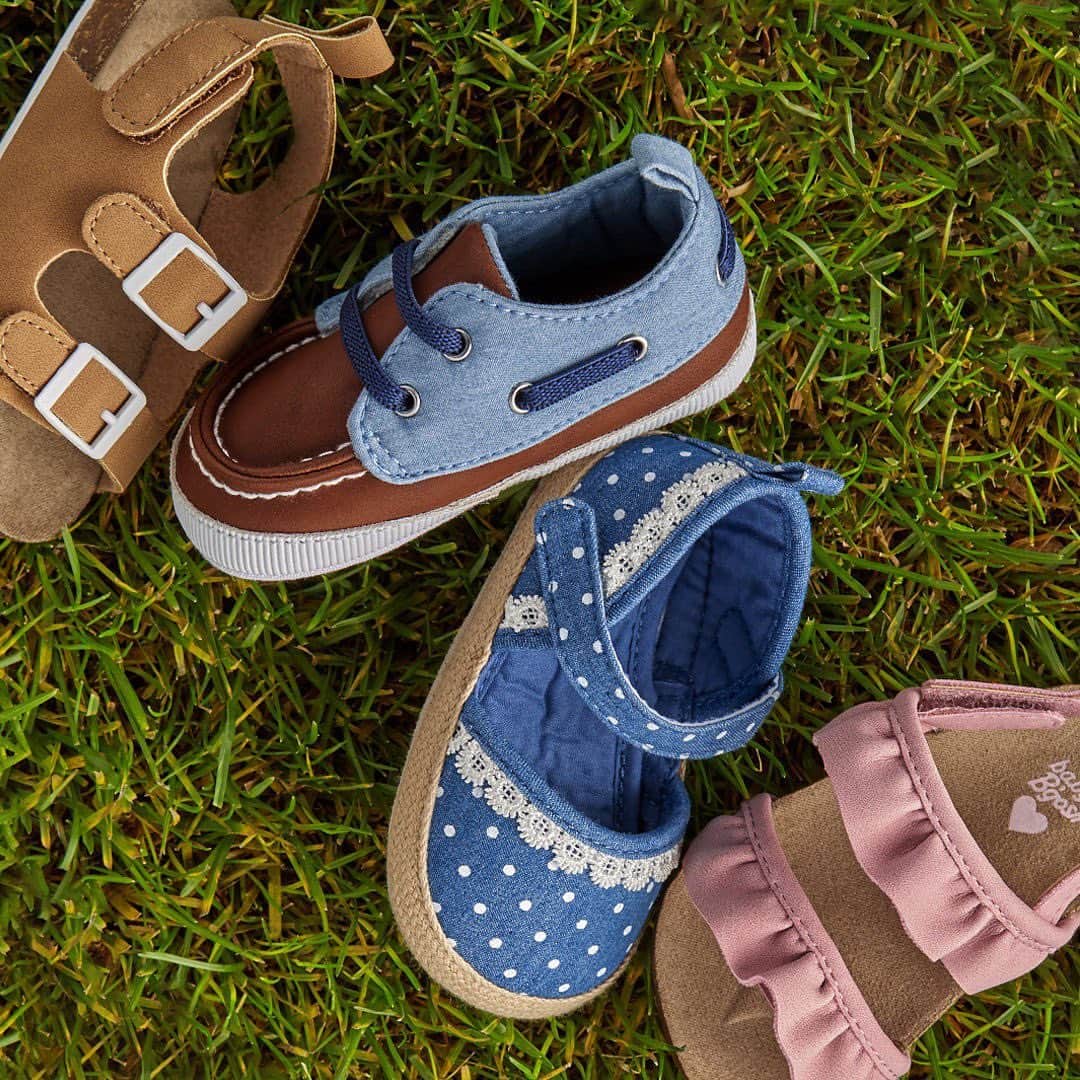 オシュコシュさんのインスタグラム写真 - (オシュコシュInstagram)「ATTENTION TINY TOES: New #babybgosh shoes are in and we’re going #gaga for every pint-sized pair! #babyshoes #ohmybgosh」2月10日 4時22分 - oshkoshkids