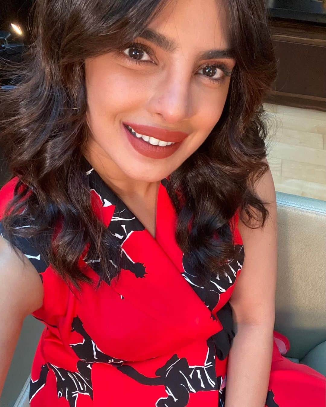 ダイアン フォン ファステンバーグさんのインスタグラム写真 - (ダイアン フォン ファステンバーグInstagram)「@priyankachopra, owns it in DVF while promoting her new film, The White Tiger, and her memoir, #Unfinished, on @theviewabc ❤️」2月10日 4時23分 - dvf