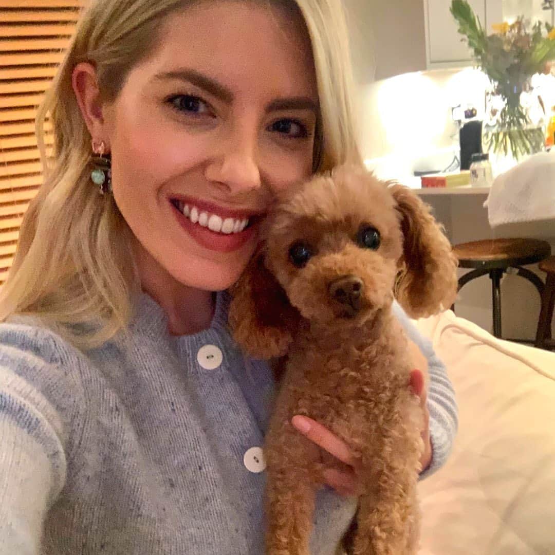 Mollie Kingのインスタグラム：「5 weeks down, 4 to go until @stuartbroad is home. Over half way! 🙌 Until then, I’ve got the other main man in my life to cuddle 🤍 #toypoodlelove」