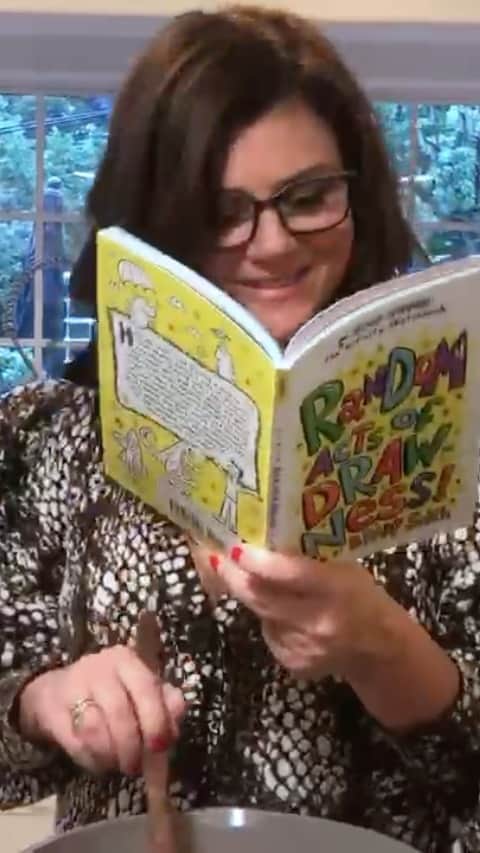 ティファニー・ティーセンのインスタグラム：「Today is the big day! I could not be more proud of my hubby @bradysmithhere and his fun new activity book.  If you loved his fun IG show last year then you will love this just as much. It’s the perfect book to allow your kids to be creative and get them off those darn screens. Grab your copy today if you haven’t already ordered. #linkinbio @penguinkids @penguinworkshop」