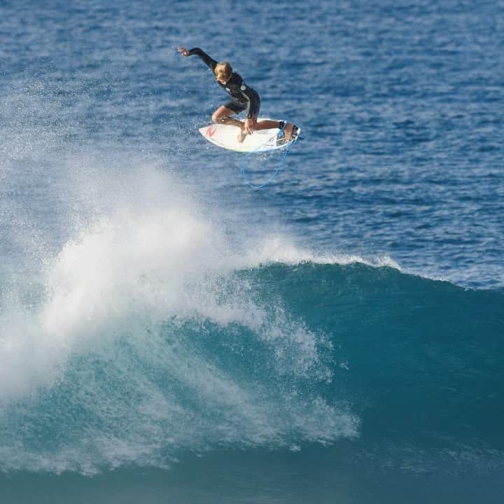 Surf Magazineのインスタグラム：「Double-dipping in a pandemic? @lukeswanson_ has no concern for our health or our egos. Film: @iconam」
