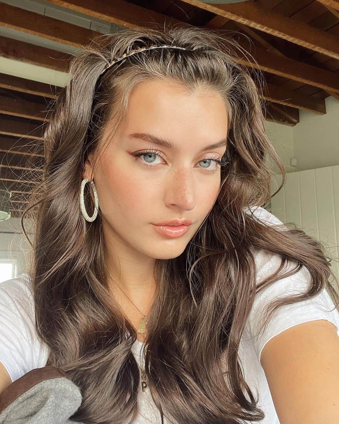 ジェシカ・ジェーン・クレメントのインスタグラム：「Did my makeup for literally no reason today other than to take a picture and feel sexy so that’s where we are at ladies, theys, and gents」