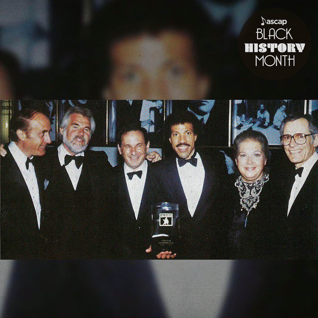 ASCAPさんのインスタグラム写真 - (ASCAPInstagram)「Here’s @lionelrichie winning Songwriter of the Year at the 1st ASCAP Pop Awards in 1984, surrounded by (l-r) Henry Mancini, Kenny Rogers, Hal David and Marilyn & Alan Bergman. He won again in 1985 & 1986, and came back at the 25th #ASCAPPop Awards to earn our Golden Note Award.」2月10日 5時09分 - ascap