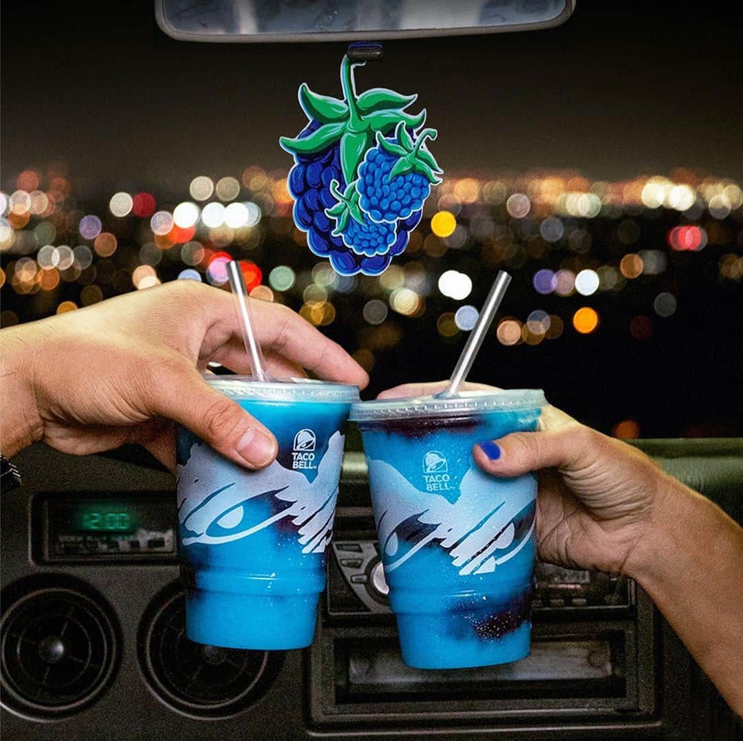 Taco Bellのインスタグラム：「Don’t worry, you don’t have to pull an all-nighter for this one. Grab our #MidnightBerryFreeze today.」