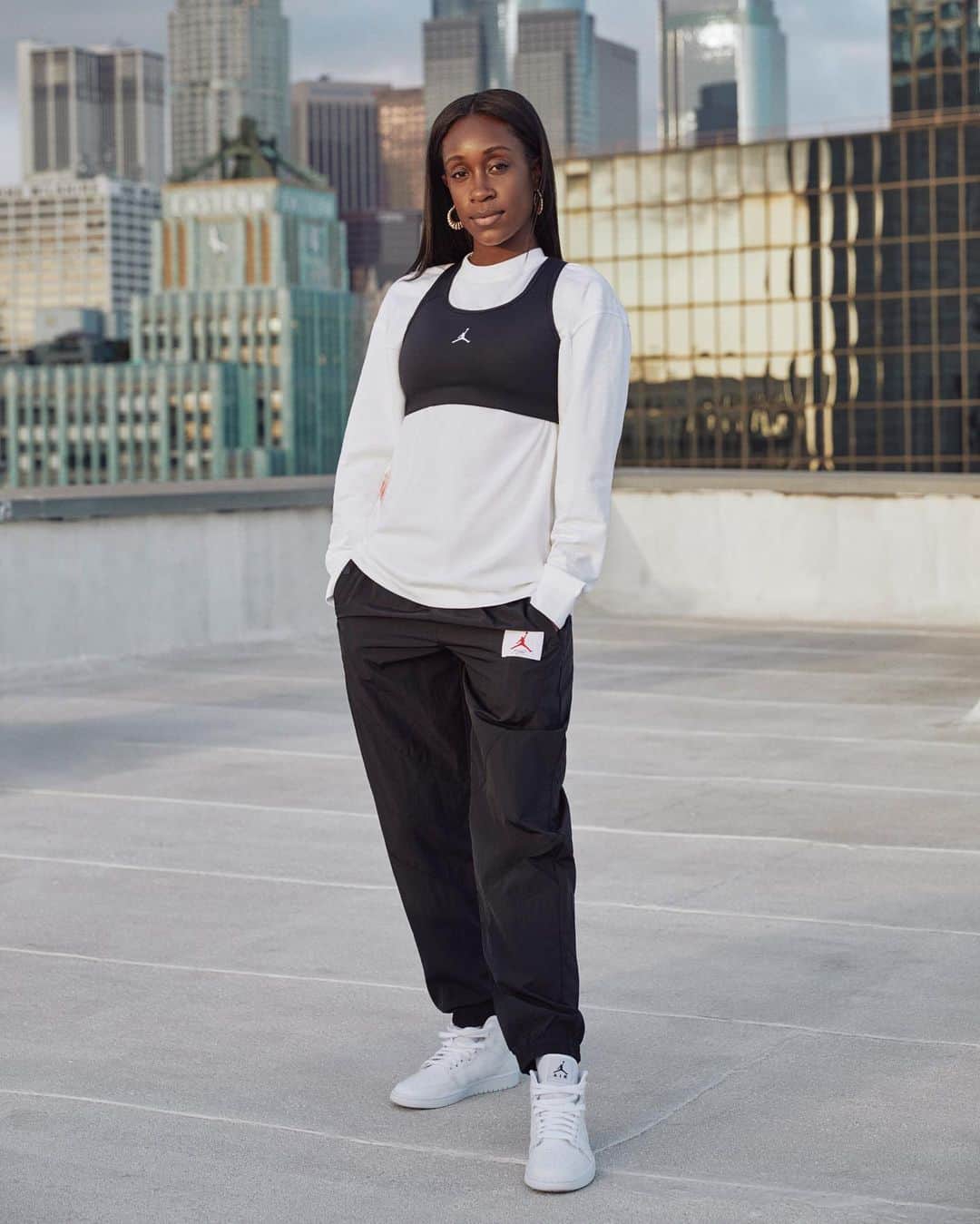 Jordanのインスタグラム：「Designer, stylist, and philanthropist @dimejones is on a mission to improve her community through We Work Too and Clean Up South Central programs.  Click the link in our bio for more on Jordan Brand’s sit-down with Dime and how she uses her passion for sneakers and style to give back to her city.」