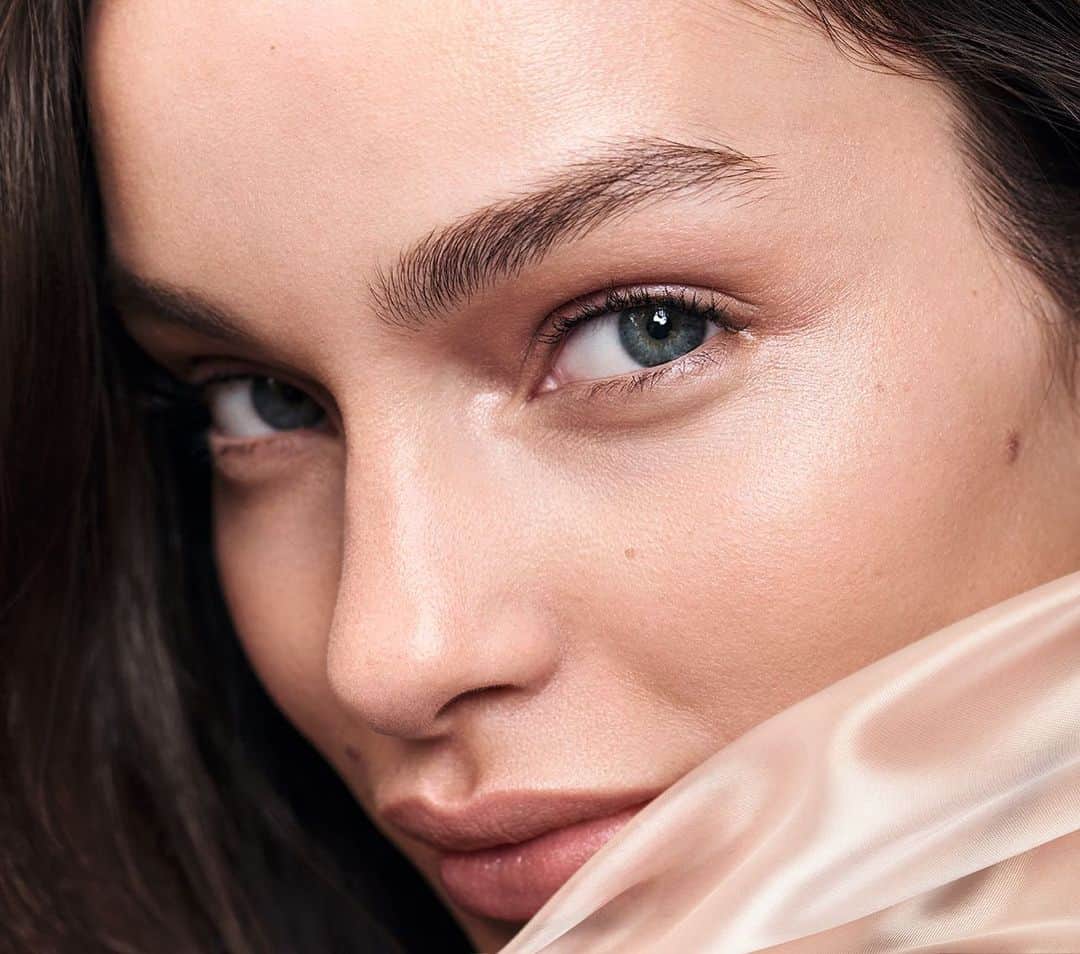 ルマ・グローテのインスタグラム：「Always strategic, always infallible @lorealparis 💋」