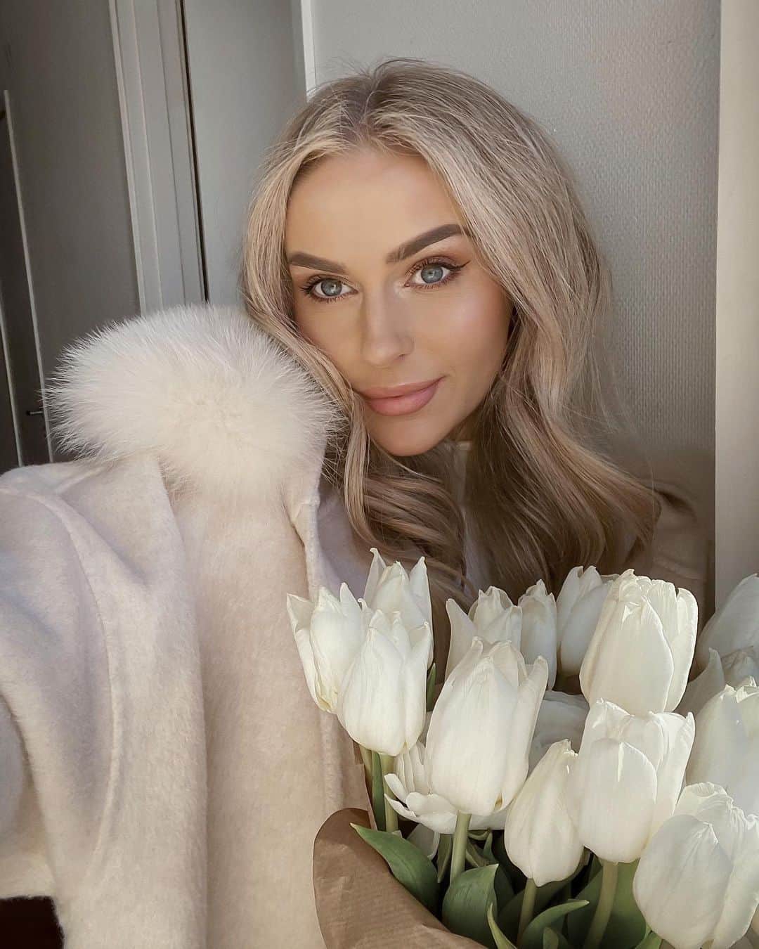 Anna Nyströmのインスタグラム：「Valentine’s day & my birthday coming up soon 🥰」