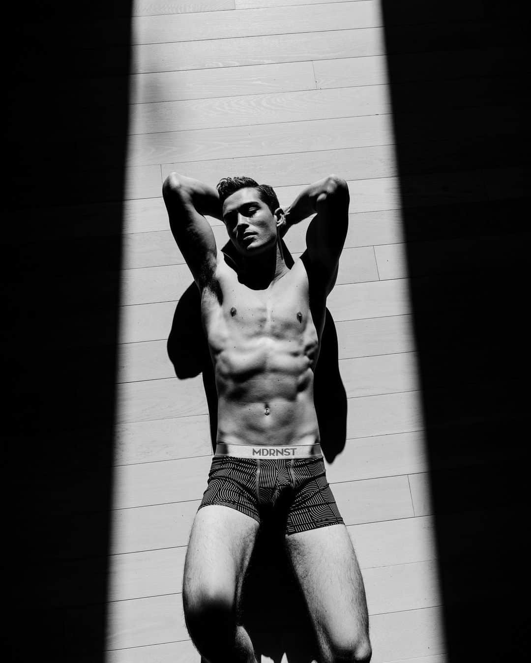 フランシスコ･ラチョースキーのインスタグラム：「Tanning in my new undies」