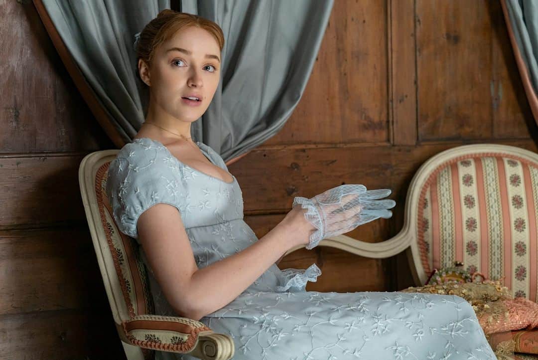 E! Onlineさんのインスタグラム写真 - (E! OnlineInstagram)「#Bridgerton's Phoebe Dynevor debuted a major hair change, and dearest readers, nothing is ever as simple as it seems.  Link in bi🔍 for what we believe is a major clue about season 2. (📷: Netflix)」2月10日 6時15分 - enews