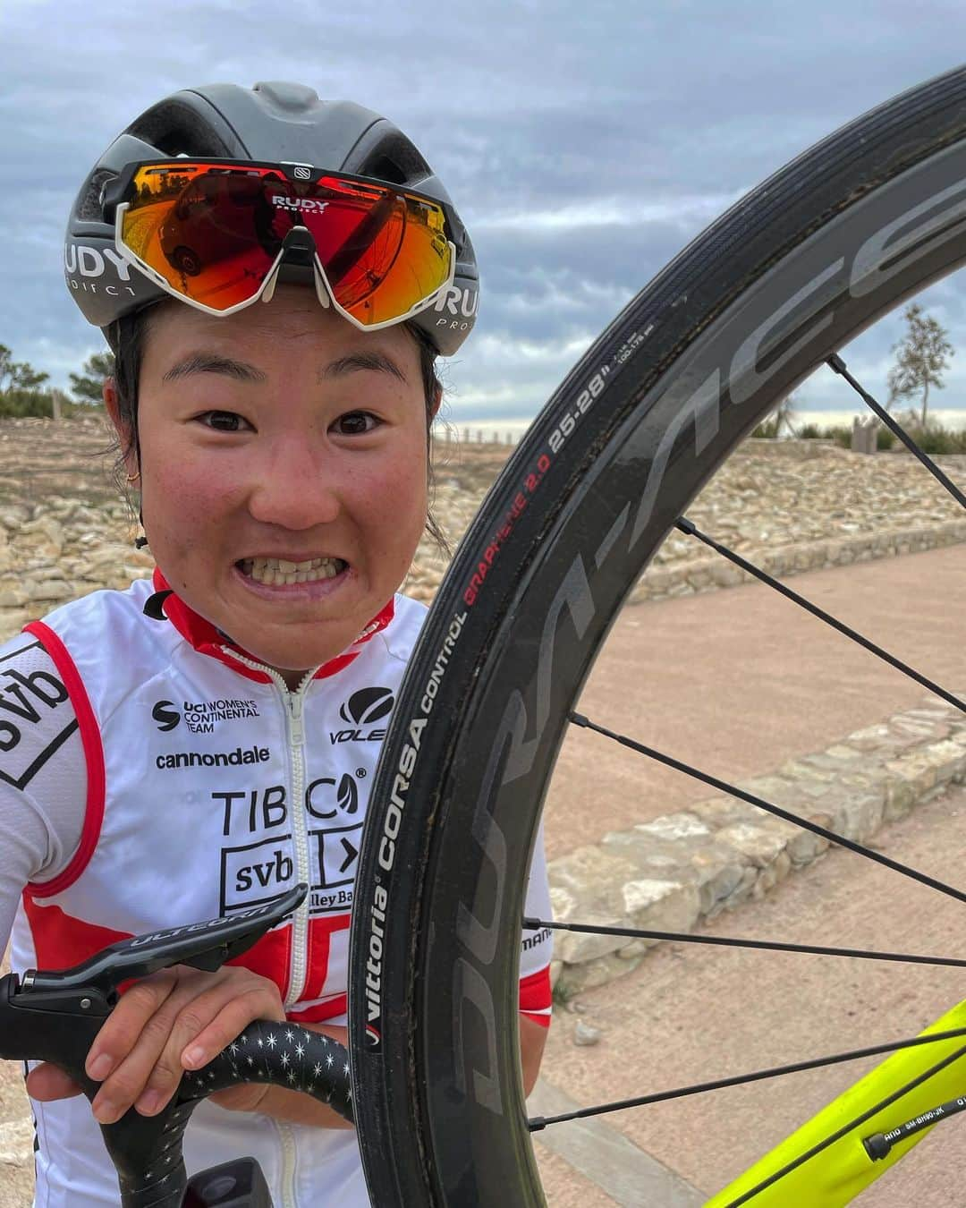 與那嶺恵理さんのインスタグラム写真 - (與那嶺恵理Instagram)「Great combination 💙 Vittoria @vittoriatires & SHIMANO @shimanoroad wheel and.... Me 😁  . . So excited @vittoriatires to be official partner with @teamtibco_siliconvalleybank 💙 It means we can use  #vittoriacorsa in the race 🤘🏻 I’m fully trust it to grip with road 🤝 (for me 4 years in a row to use it 🙌🏻)  . . Can’t wait to start the season of 2021 🤘🏻2.5weeks to go 🇧🇪  . . #今日のエリさん　#teamtibcosiliconvalleybank #rudyproject #Shimanoroad #rideshimano #volerapparel」2月10日 6時16分 - eriyonamine