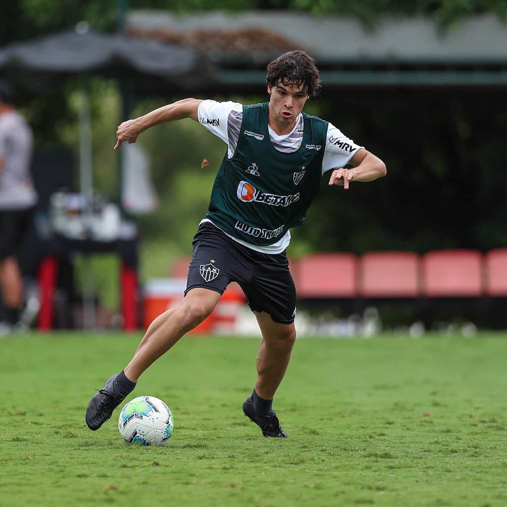 ドドのインスタグラム：「A preparação continua firme ⚽️🐔 #Galo #AquíÉGalo 📸 @pedrosouza09」