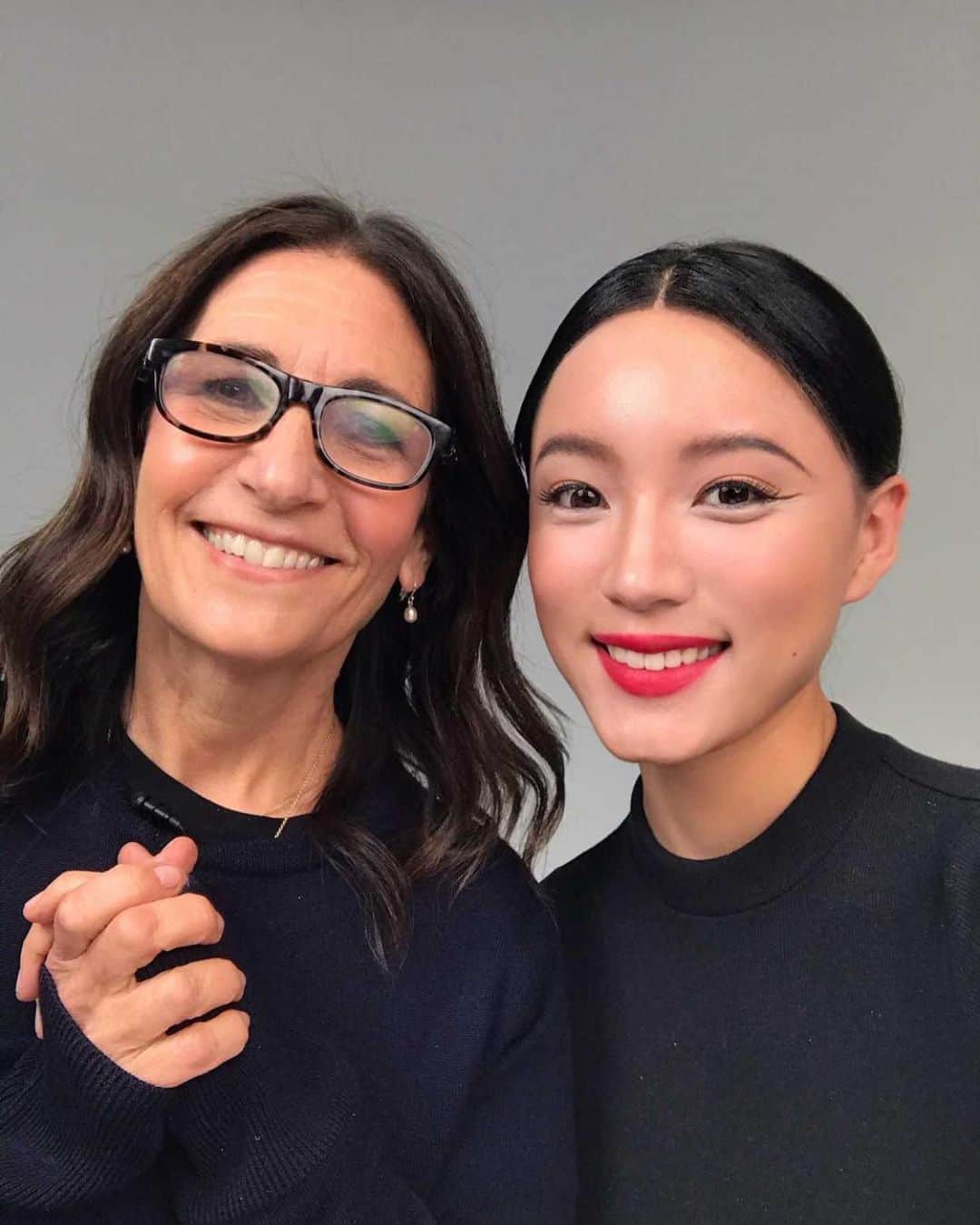 ボビー・ブラウンのインスタグラム：「Yesterday’s epic 12-hour production. Always fun meeting new people on the set (with onsite COVID testing of course). @chenzhe_nyc @junting_zhou @han.bfh @shawn_cheungfilm @butternyc_photo @sharonxyan Thank you all for teaching me  about Peaches 🍑」