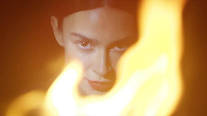 Thaila Ayalaのインスタグラム：「FOGO  🔥🔥🔥 @amar.ca.2020  🎥 @cabelo8588」