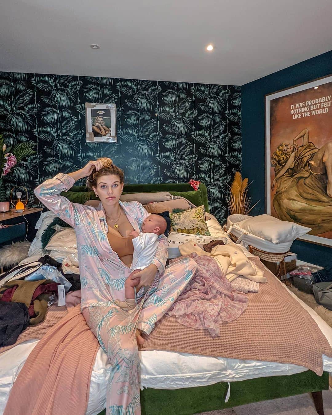 Ashley Jamesさんのインスタグラム写真 - (Ashley JamesInstagram)「Is anyone else moving their mess from the bed back to the floor on repeat BECAUSE SAME. 🙆🏼‍♀️🤣 Someone asked for interiors content, but this is how my interiors look at the moment. Every morning I'm say to myself "I WILL TIDY MY ROOM" and it feels so achievable and then the end of the day comes and I'm like "wow, maybe tomorrow then!". Although I did make my bed today, so WHEYYYYYY 👍👍👍 I've always struggled with mess... I'm definitely a "tidy house, tidy mind" kind of person. But as loads of you said... I need to ignore the chores and enjoy the cuddles because they don't last forever. Plus it's lucky the little man makes the mess worth it. I'm so obsessed. But yeah, interior content will resume in due course alongside other stuff. But right now... THIS IS MY LIFE. I'm loving every moment, but it's definitely a juggling act trying to do anything else. I could have moved everything into a corner to make it look like I had a spotless home, but I'm trying to be as realistic as possible here.  Content (😊) over content (📸) 💁🏼‍♀️ #newmumlife」2月10日 6時33分 - ashleylouisejames