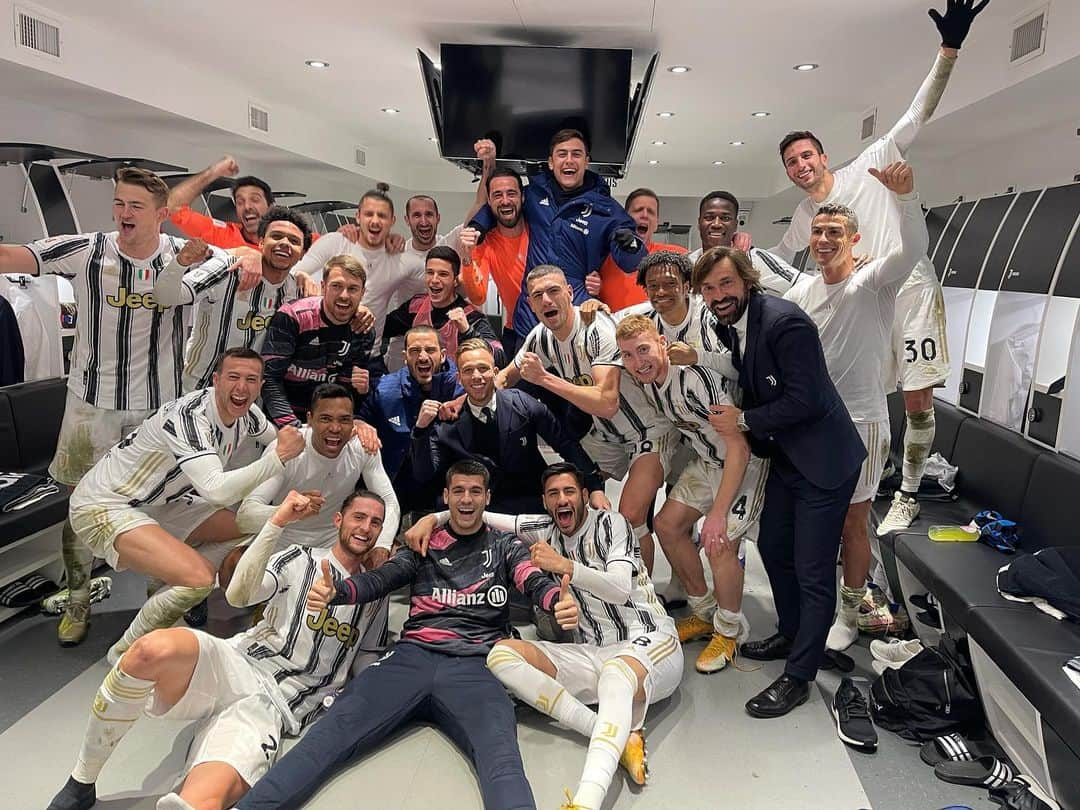 レオナルド・ボヌッチさんのインスタグラム写真 - (レオナルド・ボヌッチInstagram)「FINALEEEEE!!!! Grandi ragazzi!!! Spirito da Juve!!! #FinoAllaFine 🏁🏁🏁」2月10日 6時43分 - bonuccileo19