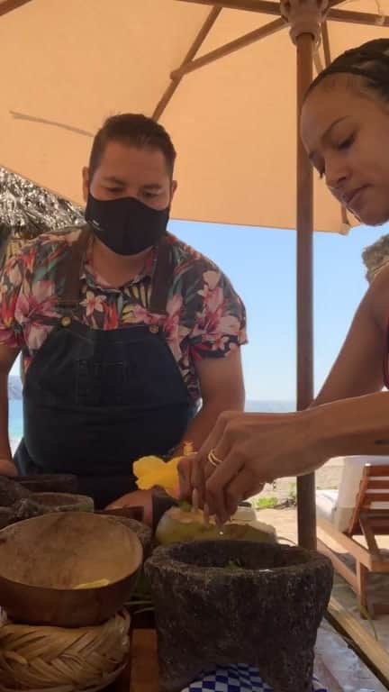 カルーシェ・トランのインスタグラム：「Cooking class with @chefmbaltazar @thompsonzihuatanejo So much fun and so DELICIOUS!」