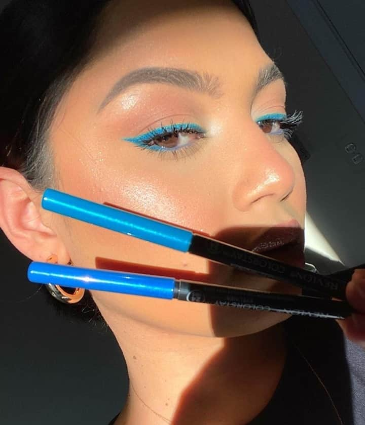 Revlonさんのインスタグラム写真 - (RevlonInstagram)「This two-tone liner moment blue us away 💙   Not only is @vivalabiba wearing #ColorStay Eyeliner in Sapphire (205) and Teal (210), she's got a full #revlon beat:   • #PhotoReady Rose Glow Primer  • #RevlonCandid Glow Foundation in Natural Tan (350) • SkinLights Bronzer  • SkinLights Highlighter  • #ColorStay BrowLights in Medium Brown (480)  • #LooksBook Palette in Insider (940)  • #ColorStay Micro Gel Eyeliner in Black (214) • #RevlonSoFierce Mascara  • #SuperLustrous Lipstick in Bare Affair (044) • #SuperLustrous Glass Shine」2月10日 7時00分 - revlon