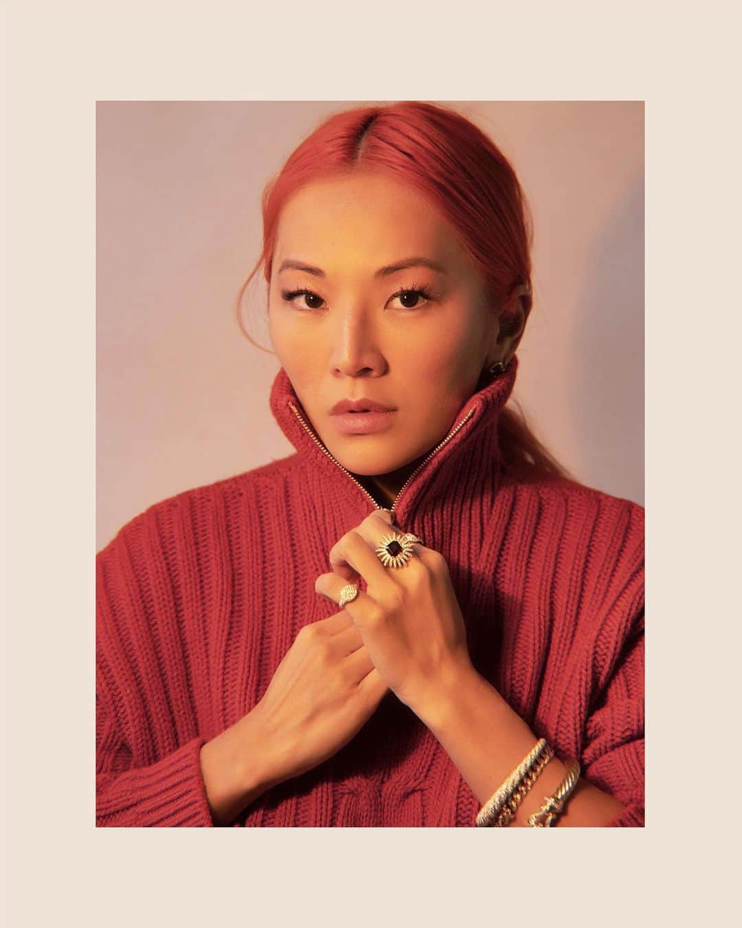 デビッドヤーマンのインスタグラム：「@tinaleung gets ready to celebrate the Year of the Ox in our Châtelaine earrings, Starburst garnet ring and pavé diamond pinky. Visit the link in our bio to shop #LunarNewYear gifts. #DavidYurman #TapToShop」