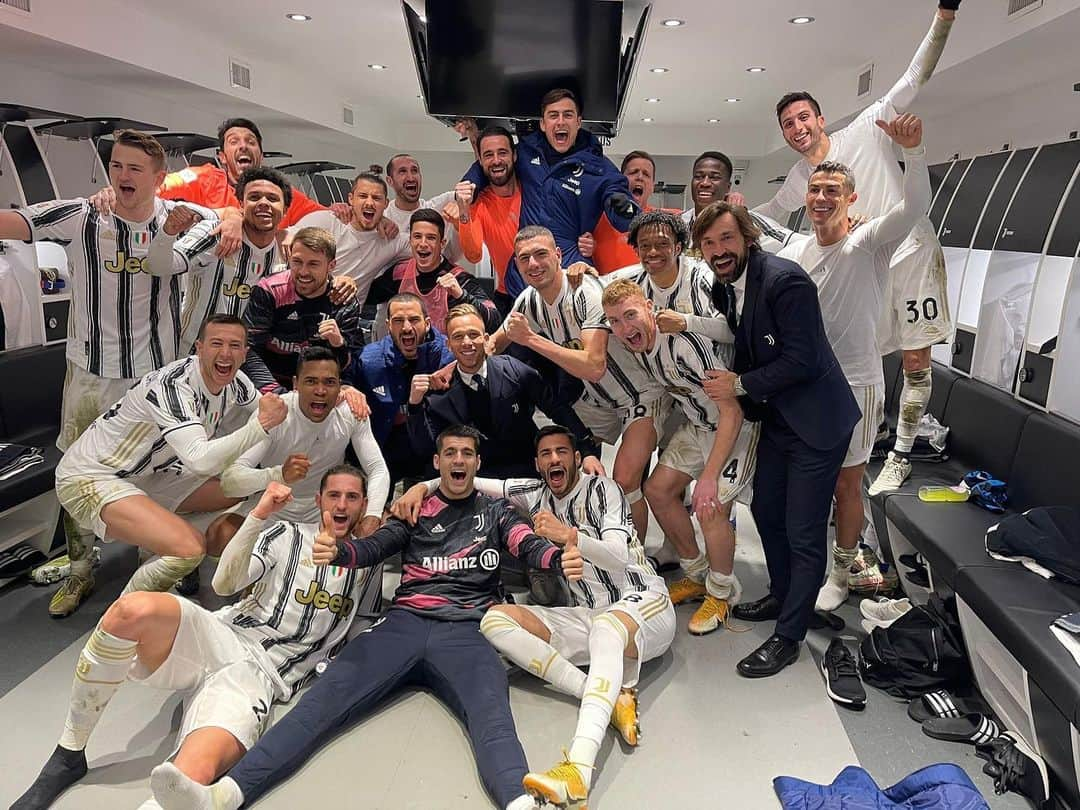 ロドリゴ・ベンタンクールのインスタグラム：「BIANCONERI IN FINALE! VAMOS! ⚪️⚫️ #CoppaItalia #FinoAllaFine #ForzaJuve」