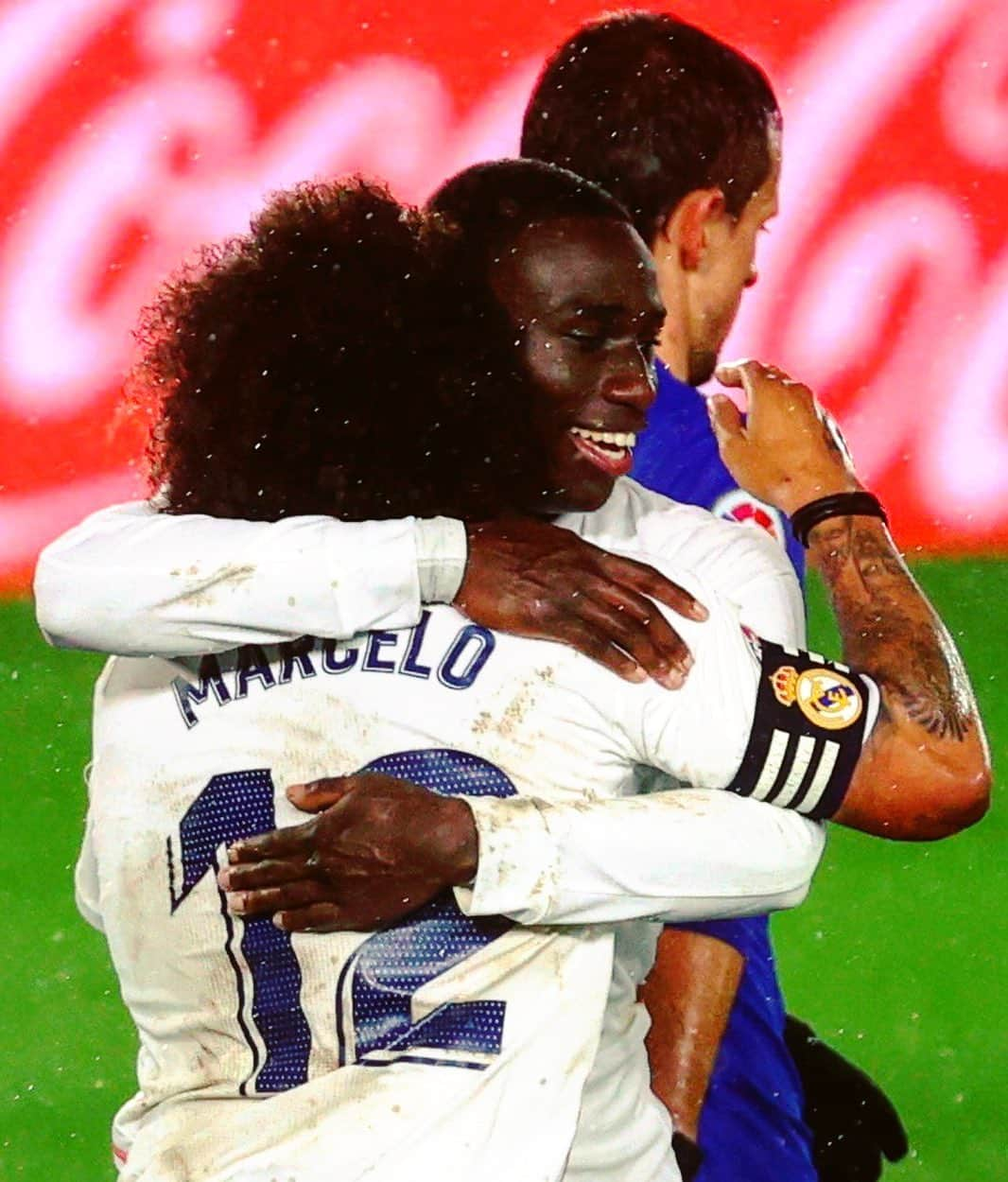 LFPさんのインスタグラム写真 - (LFPInstagram)「🇧🇷 @marcelotwelve 🤍 @ferland_mendy 🇫🇷  #Marcelo #Mendy #Goal #LaLiga #LaLigaSantander」2月10日 7時12分 - laliga