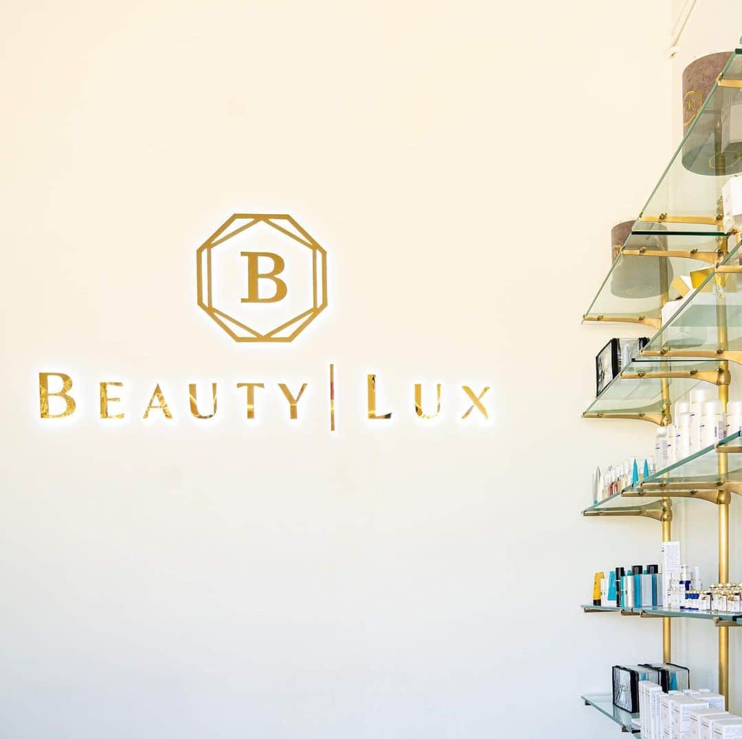 Biologique Recherche USAさんのインスタグラム写真 - (Biologique Recherche USAInstagram)「Treat yourself to a @biologique_recherche hyper-customized facial at @beautyandlux, our exclusive partner in San Antonio, TX since Fall 2020.  This outstanding spa offers professional beauty and skincare services and refined products to its clientele, in San Antonio and its surrounding areas. Enjoy!  #biologiquerecherche #passion #expert #treat #treatyourself #treatyourskin #beauty #skin #skincare #spa #wellness #wellnesswithbr #beautyandlux #sanantonio #texas #buildingbetterskin」2月10日 7時14分 - biologique_recherche_usa