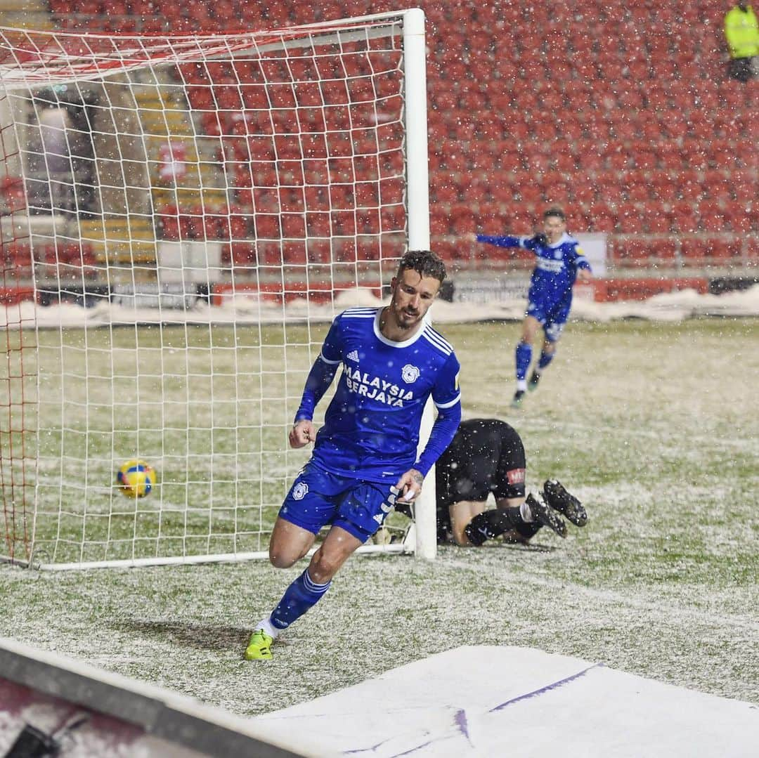 ジョー・ベネットのインスタグラム：「🙌🏼💙⚽️」