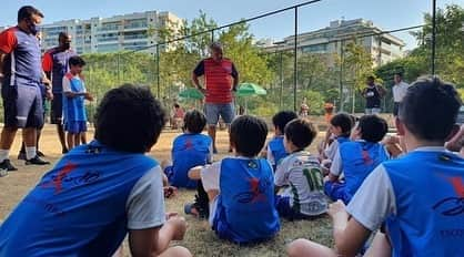 ジーコさんのインスタグラム写真 - (ジーコInstagram)「Minha visita em mais um núcleo de parceria com a Escola de Futebol Zico 10, Condominio Laguna, na Barra da Tijuca, graças ao apoio e confiança dos Professores William e Reinaldo. Vamos com tudo garotada.」2月10日 7時21分 - zico