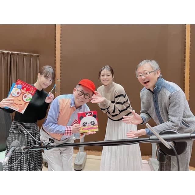 清川あさみさんのインスタグラム写真 - (清川あさみInstagram)「昨日はNHK#トーキングウィズ松尾堂 の収録。 子供達のカリスマ #ワクワクさん と私がゲストという凄い組み合わせの回🎉ゴロリくんはお休み🐻 うちの母も旦那のお父様も工作がお仕事でもあったくらい..私も小さな頃から工作してきたのでお会いできて嬉しかったです✂️ 皆さんに#ちかづいてはなれてわお のコンセプトがとても良いと共感して頂き幸せ🥰 この放送は今度の教育において凄く為になる言葉が沢山でてたので是非またお知らせするので聞いてください💕 帰りはうちの長男と次男におもちゃを作ってくれましたよ！最高です。楽しかった！ #NHK #おうちでつくろう #教育について #絵本　#またご一緒したい  #松尾貴史 #加藤紀子 #三人とも素敵でした #子育て #究極の子育て」2月10日 7時29分 - asami_kiyokawa