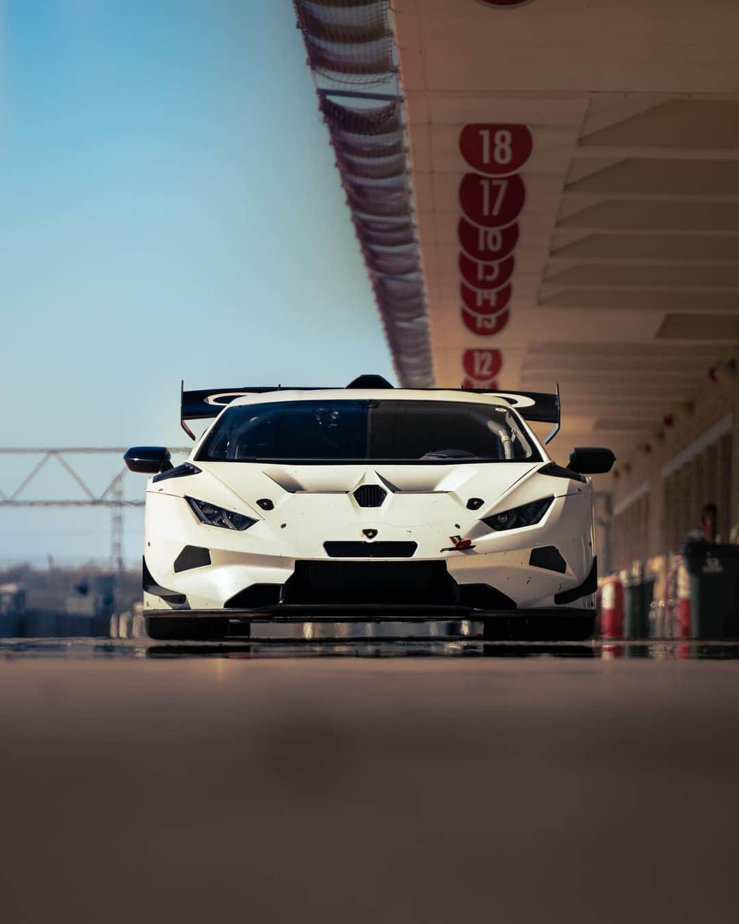 CARLiFESTYLEさんのインスタグラム写真 - (CARLiFESTYLEInstagram)「Super Trofeo ready for some laps around COTA🏁 @doctorv12 @lonestarexotic #carlifestyle」2月10日 7時41分 - carlifestyle