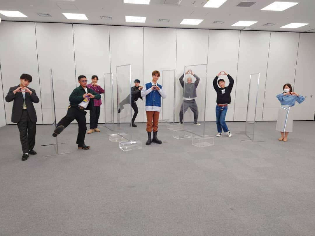 TBS「はやドキ！」のインスタグラム：「GENERATIONSの皆さんを直撃！🎤﻿ ﻿ 1/25、30歳のお誕生日だったというメンディーさん！﻿ ﻿ 髪型の変遷には、メンバーの皆さんもあらためてビックリしていました👀﻿ ﻿ メンディーさんがフードデリバリーを利用すると、なぜか配達員の方が独特な髪型であることが多いそうです！﻿ ﻿ ワイワイと楽しいお話をたくさんしていただきました☺️﻿ ﻿ GENERATIONSのみなさんありがとうございました😊﻿ ﻿ ﻿ 篠原﻿ ﻿ ﻿ #GENERATIONS の皆さん﻿ #直撃🎤﻿ #篠原梨菜﻿ #アナウンサー﻿ #はやドキ﻿ #tbs」