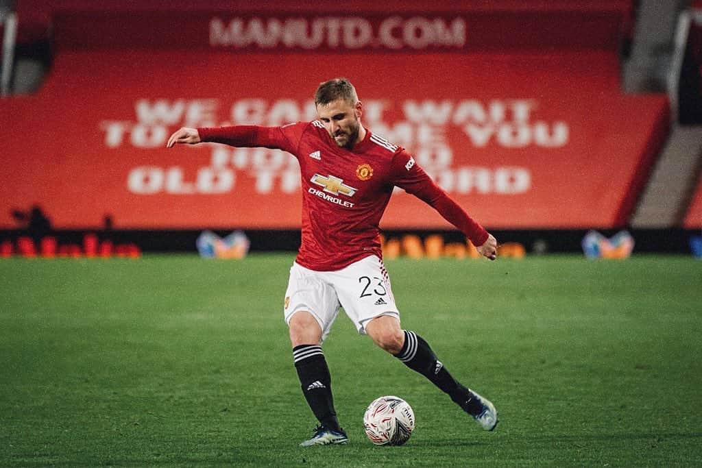ルーク・ショーのインスタグラム：「Next round ✅」