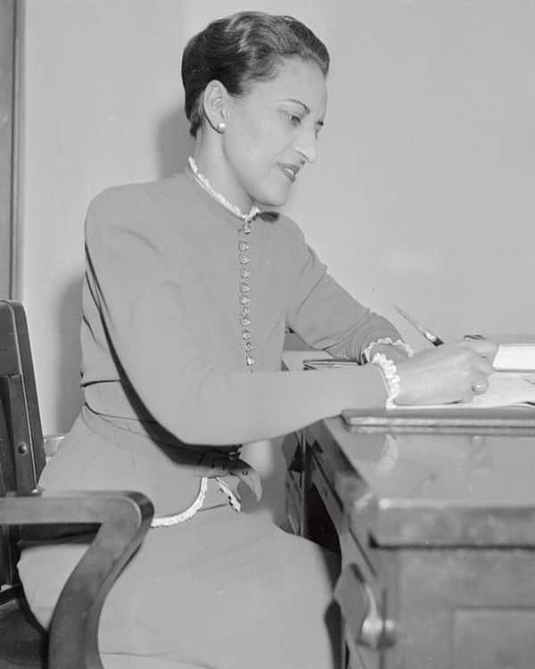 ルディ・ゲイのインスタグラム：「Jane Bolin (1908 - 2007) A pioneer in law, Jane Bolin was the first Black woman to attend Yale Law School in 1931. In 1939, she became the first Black female judge in the United States, where she served for 10 years. One of her significant contributions throughout her career was working with private employers to hire people based on their skills, as opposed to discriminating against them because of their race. She also served on the boards of the NAACP, Child Welfare League of America, and the Neighborhood Children’s Center.」