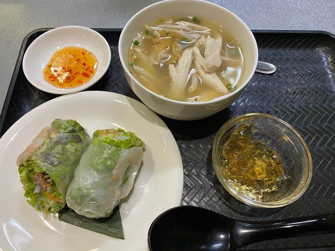 水木一郎さんのインスタグラム写真 - (水木一郎Instagram)「ベトナム料理の海鮮バインミーセット。プリプリなエビとパクチーがベストマッチで良くランチで食べますZ! 今日のランチはグリーンカレーにしようかかな〜？ #ベトナム料理  #バインミー #水木一郎」2月10日 7時45分 - ichiromizuki