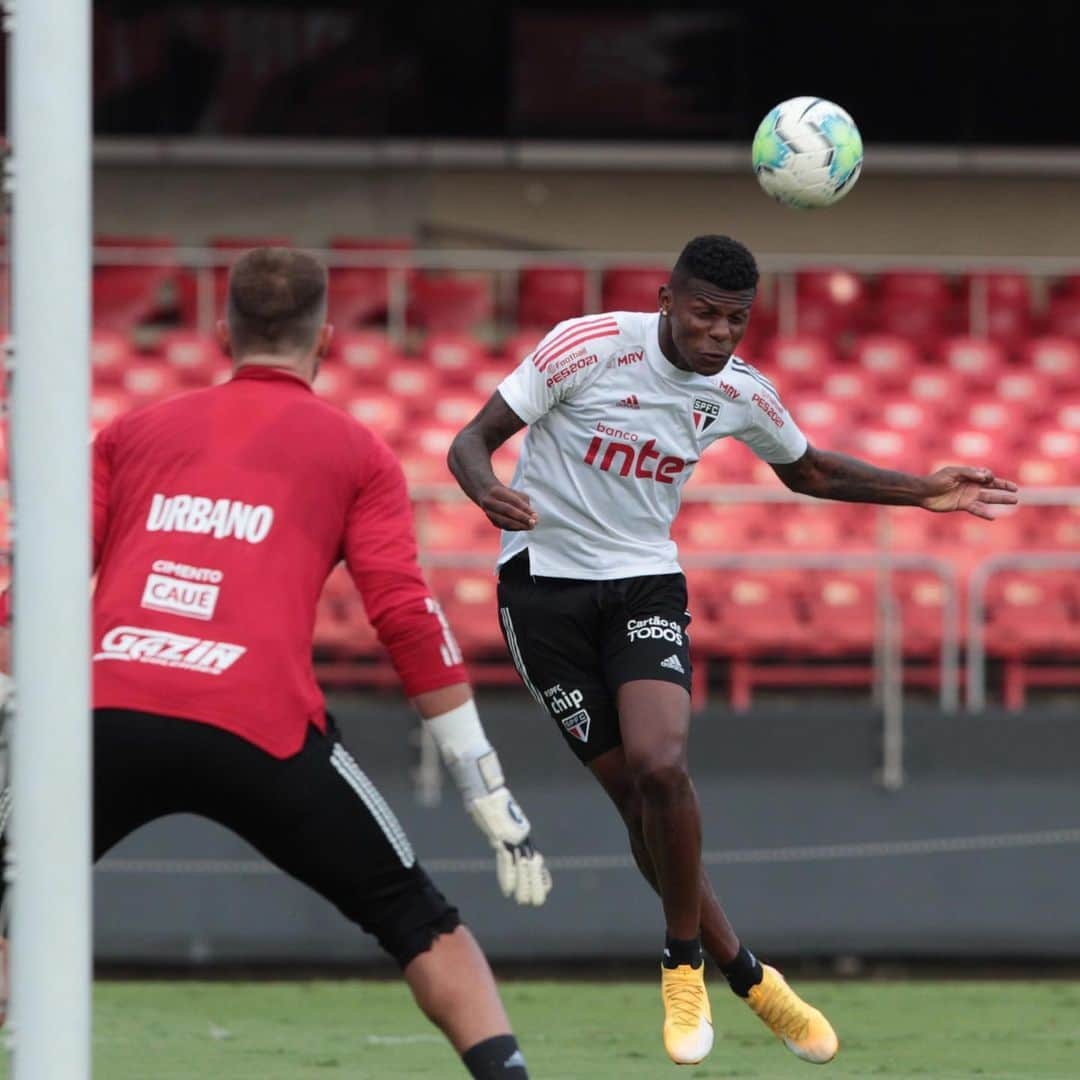 São Paulo FCさんのインスタグラム写真 - (São Paulo FCInstagram)「🏠🏟 O elenco treinou no Morumbi antes do duelo com o Ceará pelo @brasileirao. ⠀⠀⠀⠀⠀⠀⠀⠀⠀ #VamosSãoPaulo 🇾🇪 ⠀⠀⠀⠀⠀⠀⠀⠀⠀ 📸 Rubens Chiri / saopaulofc」2月10日 7時46分 - saopaulofc