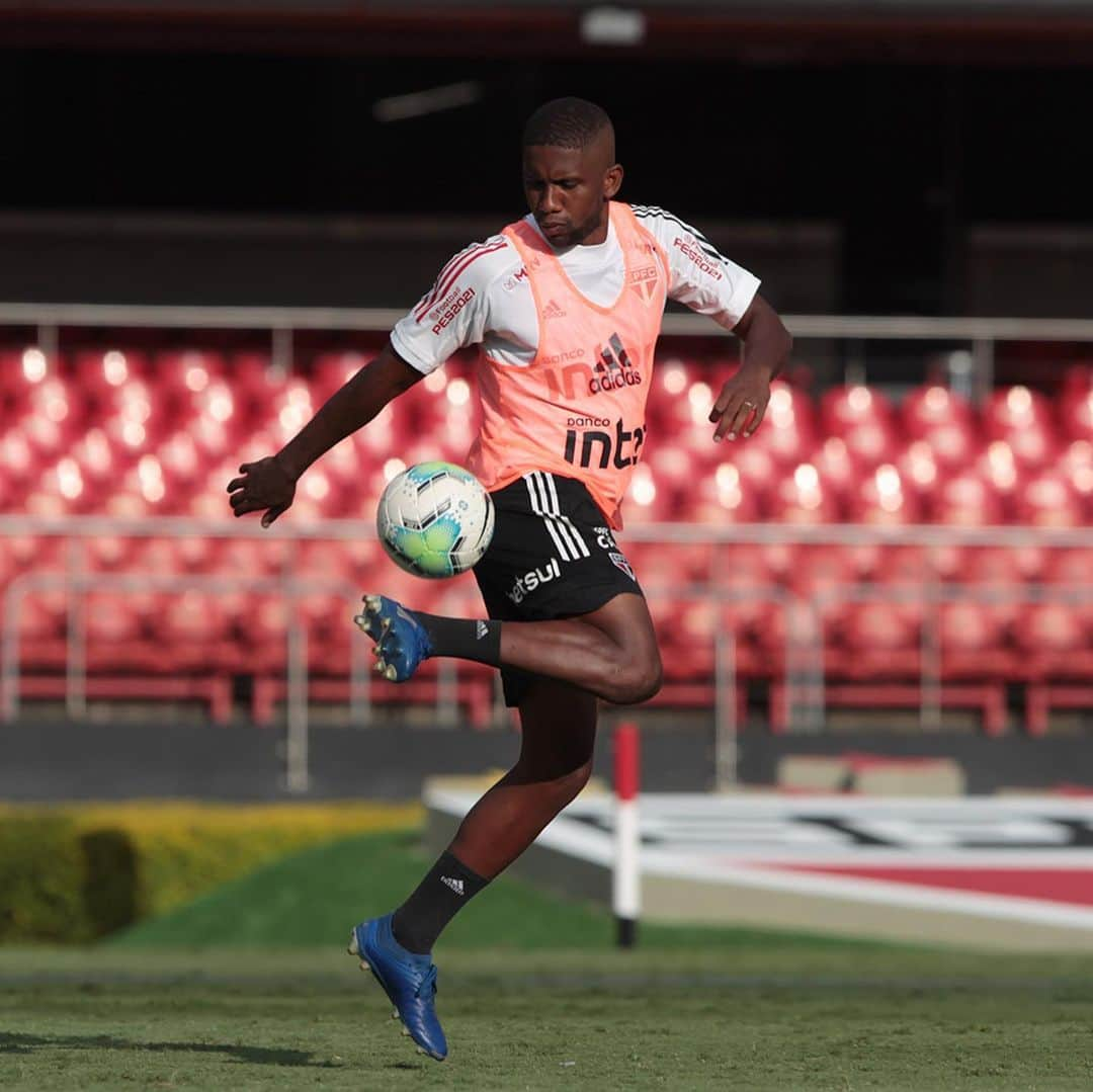 São Paulo FCさんのインスタグラム写真 - (São Paulo FCInstagram)「🏠🏟 O elenco treinou no Morumbi antes do duelo com o Ceará pelo @brasileirao. ⠀⠀⠀⠀⠀⠀⠀⠀⠀ #VamosSãoPaulo 🇾🇪 ⠀⠀⠀⠀⠀⠀⠀⠀⠀ 📸 Rubens Chiri / saopaulofc」2月10日 7時46分 - saopaulofc