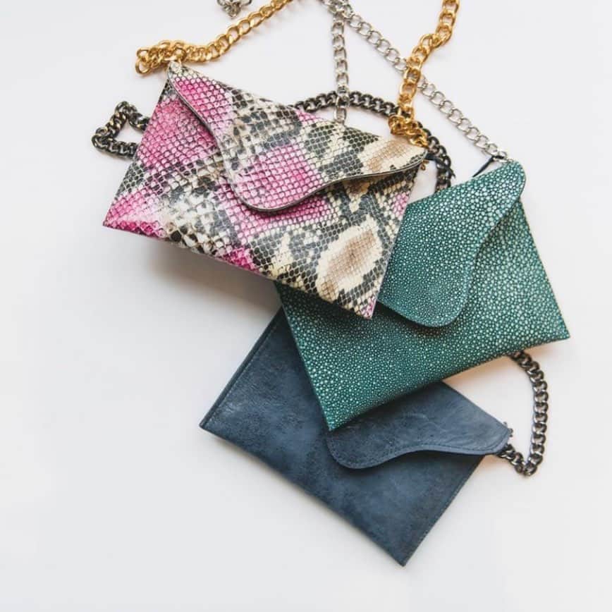 jjウィンタースのインスタグラム：「The Miley Crossbody: a forever favorite around here✨」