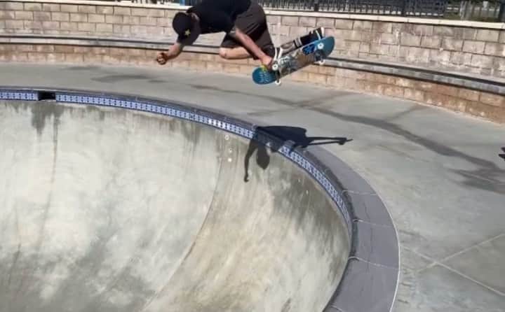 トリスタン・レニーのインスタグラム：「Quick line from @salba69 birthday session at @fontana_skateparks 🎥: @salba69 #skateboarding #rockstarenergy #rockstarskate #tacodudes #bloodwizard  #sessionsmfg #boneswheels #usaskateboarding」