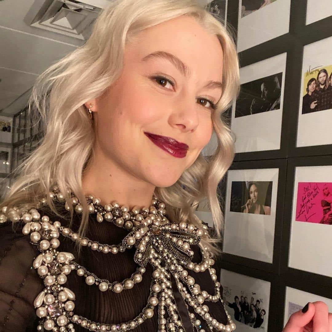 Vogue Beautyさんのインスタグラム写真 - (Vogue BeautyInstagram)「We know you were wondering—so we found the exact lipstick that @phoebebridgers wore on #SNL this week. Tap the link in our bio. You're welcome!」2月10日 8時00分 - voguebeauty