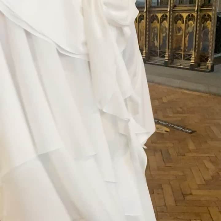 シャロン ワコブのインスタグラム：「White silk bias cut dress. #spring 2021 #ss21  #lfw  #testingthemoment #sharonwauchob」
