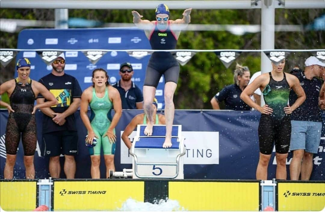 ケイト・キャンベルさんのインスタグラム写真 - (ケイト・キャンベルInstagram)「Ready for take off 🛫. Had a great week of relay training on the Gold Coast... Now it's back to Brisbane and back to the grind. Feeling refreshed and motivated after a week with some of the best swimmers in Australia 🇦🇺🏊‍♀️  📸 @dellyphotoninja」2月10日 8時09分 - cate_campbell