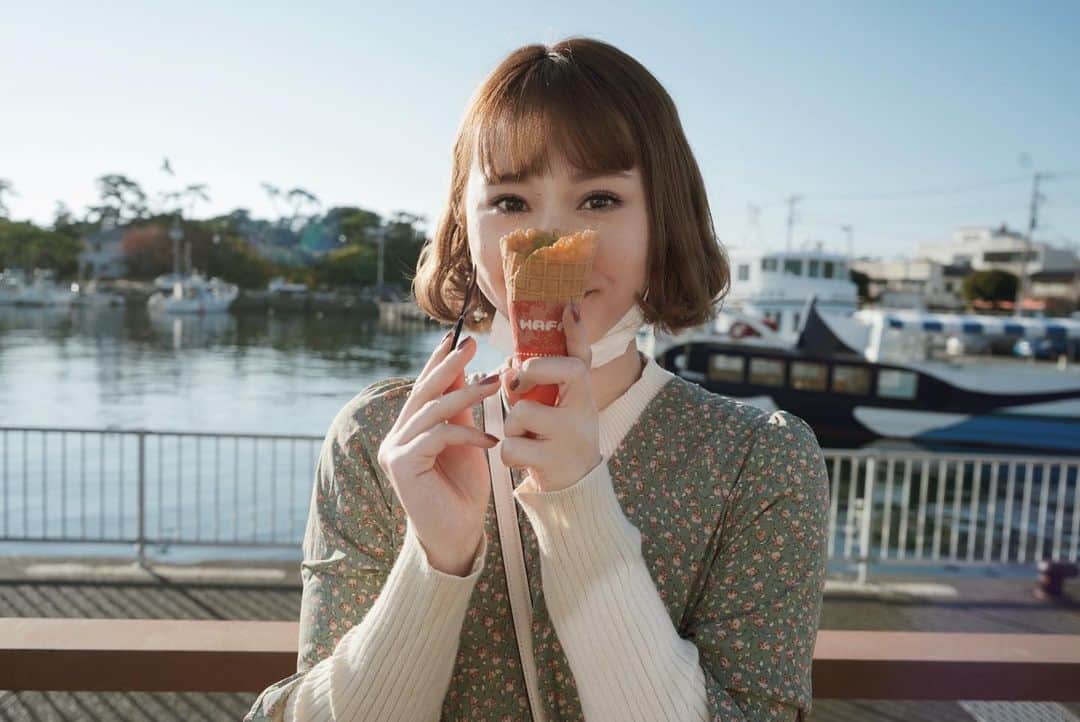 松本慈子のインスタグラム：「* おはよーーー🌻 めっちゃ、濃い〜抹茶味のアイス食べた🍦🌱アイスに季節は関係ないからね！笑っ 今日も一日素敵な日になりますように。！  #過去pic #ソフトクリーム #抹茶 #抹茶スイーツ #softcream #icecream #greentea #maccha #🍦」