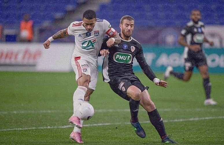 メンフィス・デパイさんのインスタグラム写真 - (メンフィス・デパイInstagram)「Proud of the team tonight 🙏🏽」2月10日 8時20分 - memphisdepay