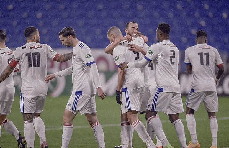 メンフィス・デパイさんのインスタグラム写真 - (メンフィス・デパイInstagram)「Proud of the team tonight 🙏🏽」2月10日 8時20分 - memphisdepay