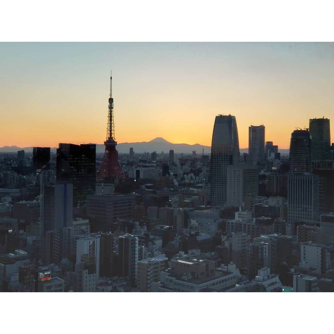 澤口実歩さんのインスタグラム写真 - (澤口実歩Instagram)「東京支社の先輩から写真が届いた〜🗻🗼きれい！  週の真ん中、今日もがんばりましょう！ #🗻 #🗼 #東京 #tokyo #水曜日」2月10日 8時20分 - miho_sawaguchi