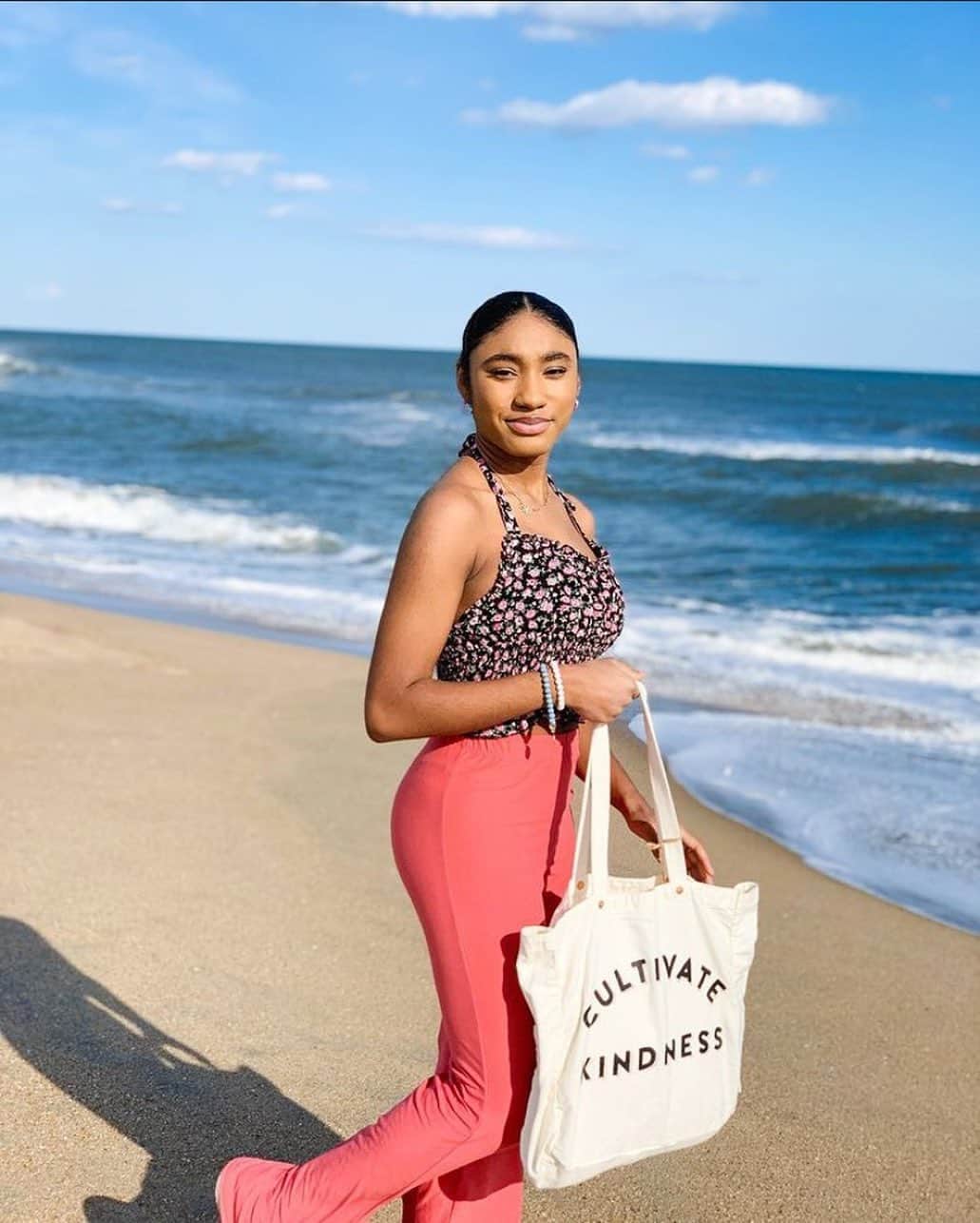 フィードプロジェクツのインスタグラム：「@sherlanamarie cultivating kindness — and making us really (really) jealous 🌞」